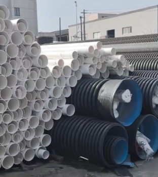 PVC 管材与 HDPE 波纹管仓库实拍